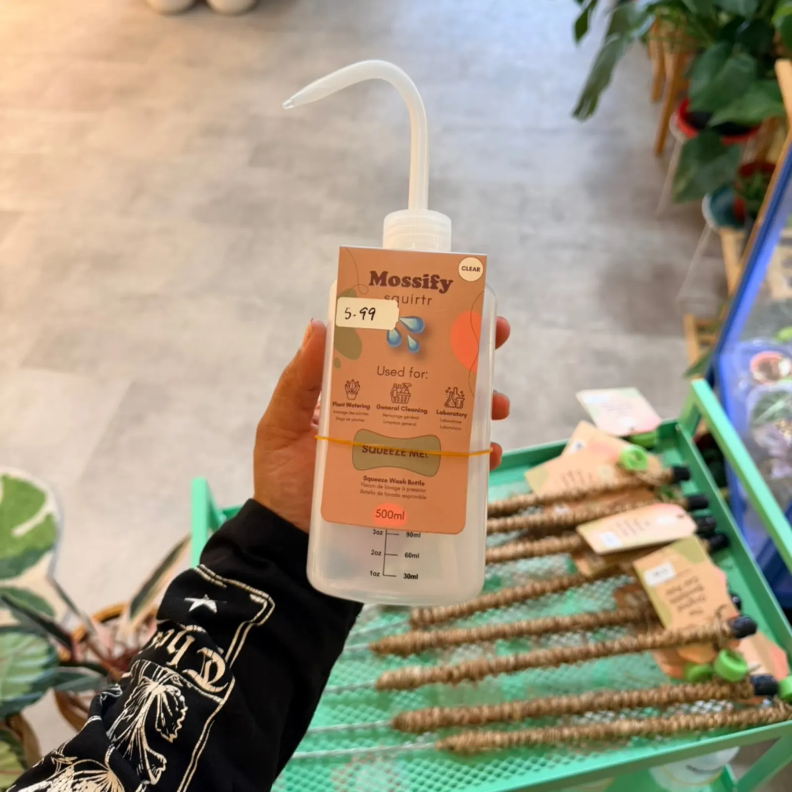 Mossify Squeeze Bottle 500ml watering tool for houseplants, displayed in hand.